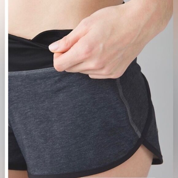 🍋Lululemon speed shorts in heathered black size small or med need to make sure. - Picture 5 of 6